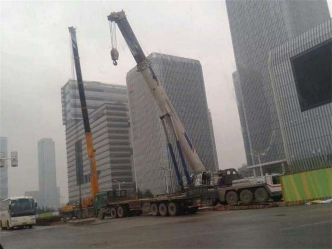 金林区“自动找平”—— 吊车的 “平地神器” 技术